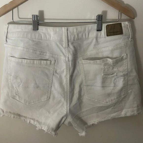 White shorts - Picture 2 of 3